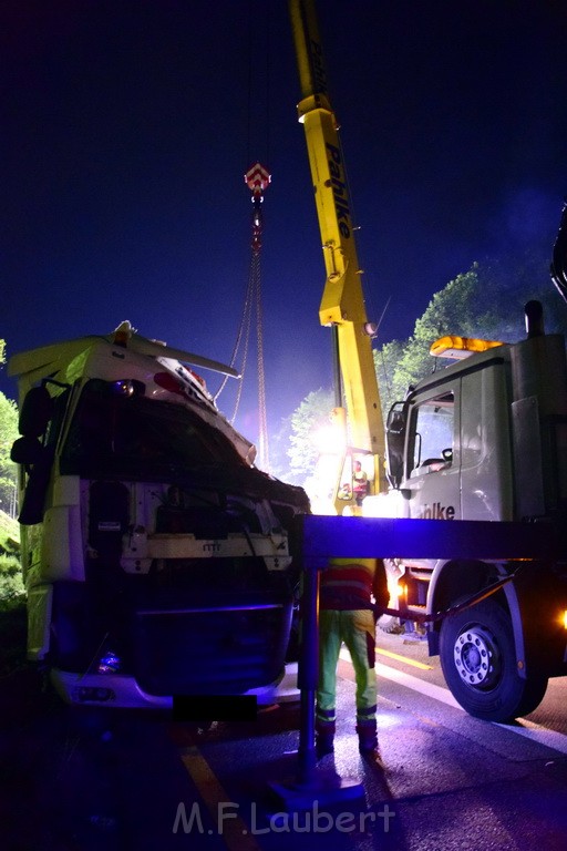 VU Gefahrgut LKW umgestuerzt A 4 Rich Koeln Hoehe AS Gummersbach P731.JPG - Miklos Laubert